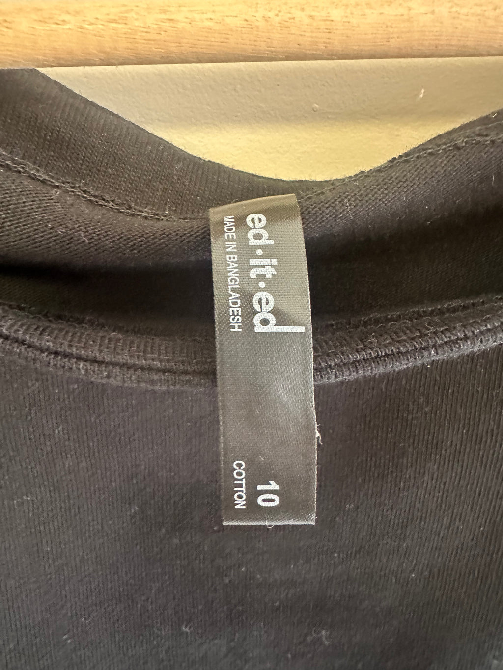 Best & Less | Size 10
Black + White Basic Tees
2-piece bundle