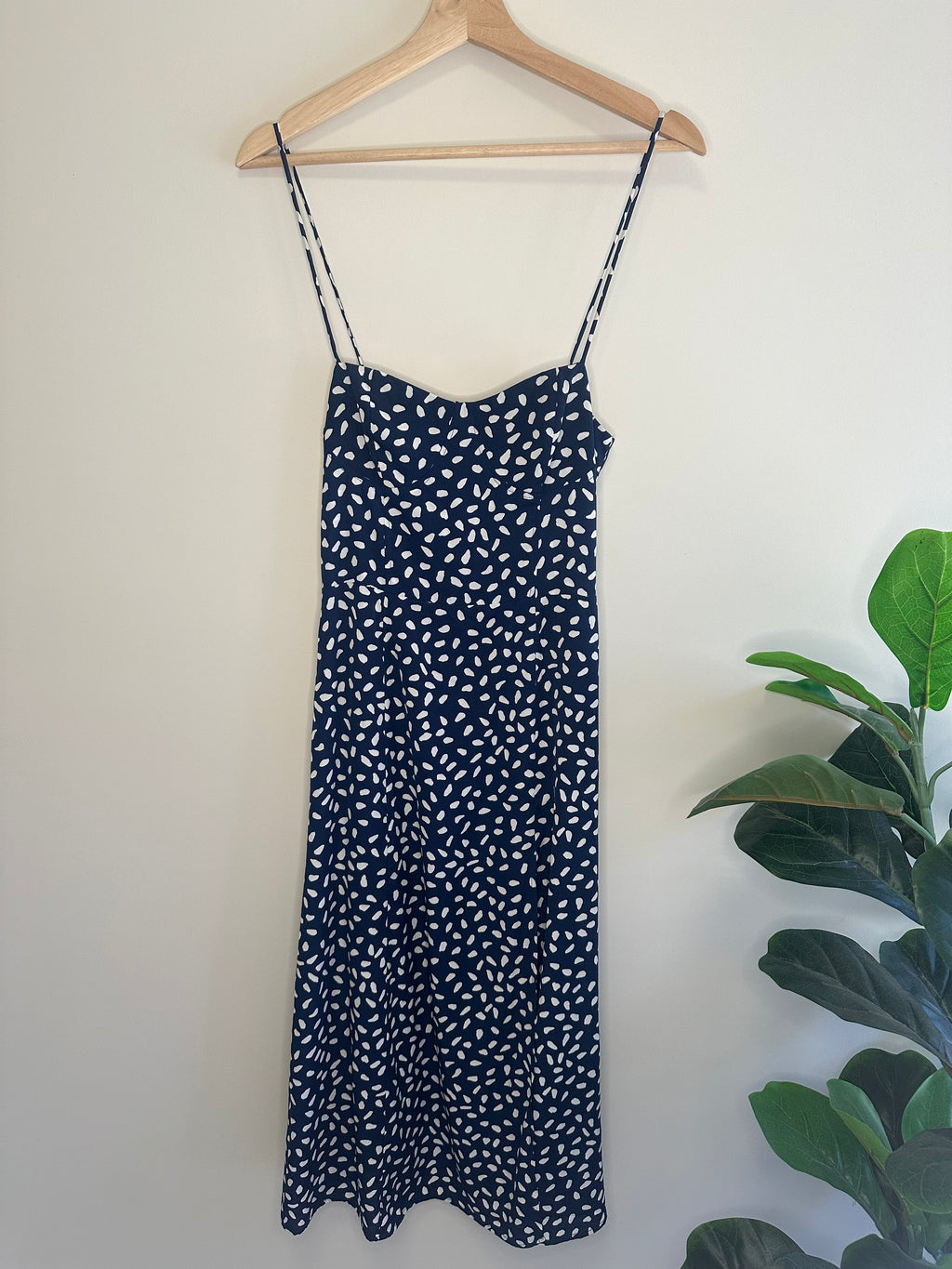 Whyte Valentyne Spot This Midi Dress – Navy