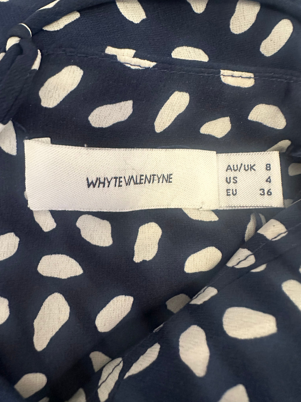Whyte Valentyne Spot This Midi Dress – Navy